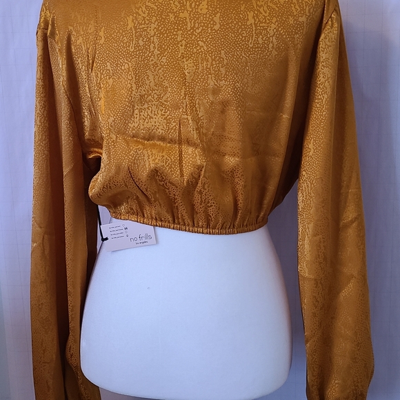 NO FRILLS LA TOP - Picture 3 of 9